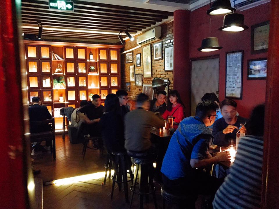 polite pub bar bao khanh hanoi best bars in hanoi (1)