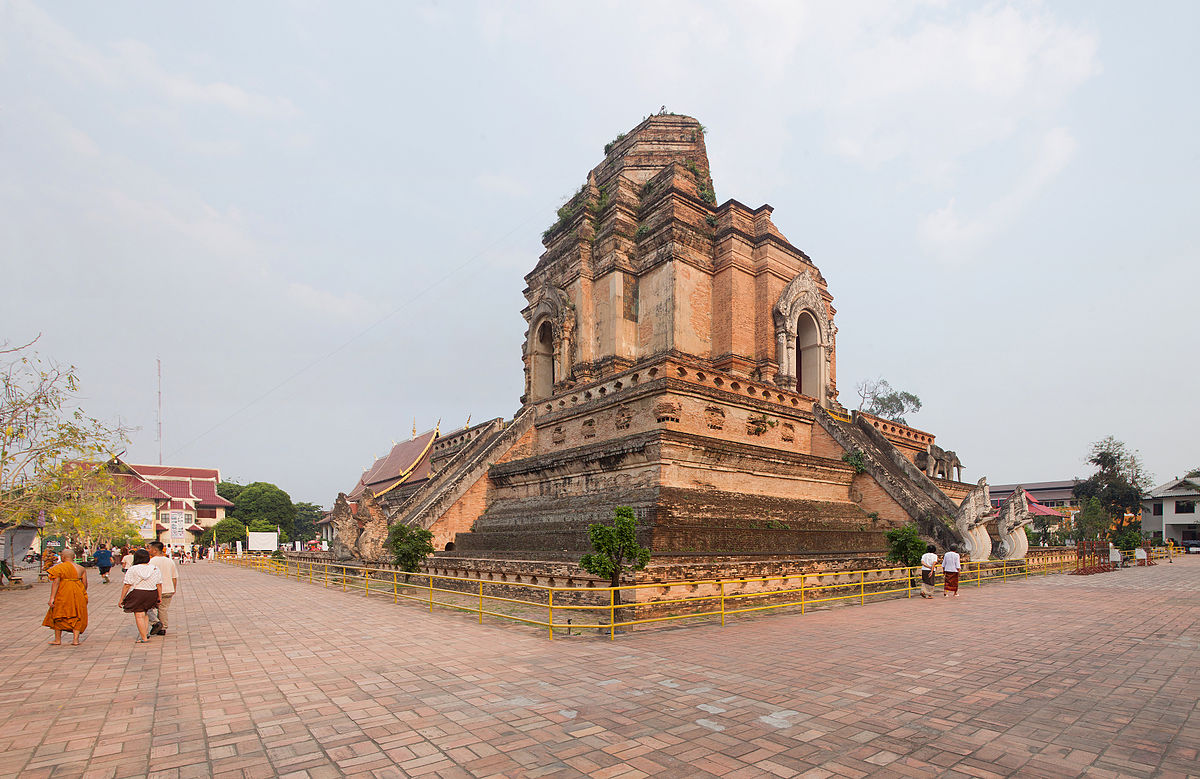 wat chedi luang temple chiang mai