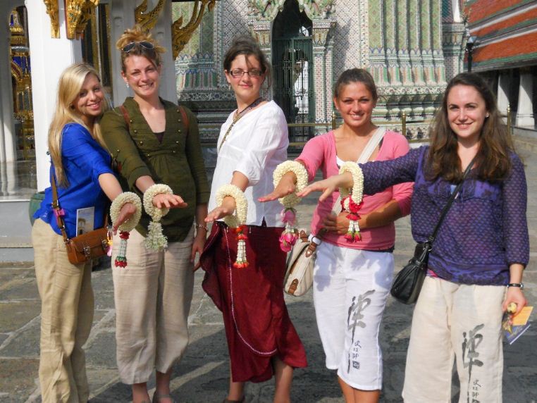 thailand temple dress code