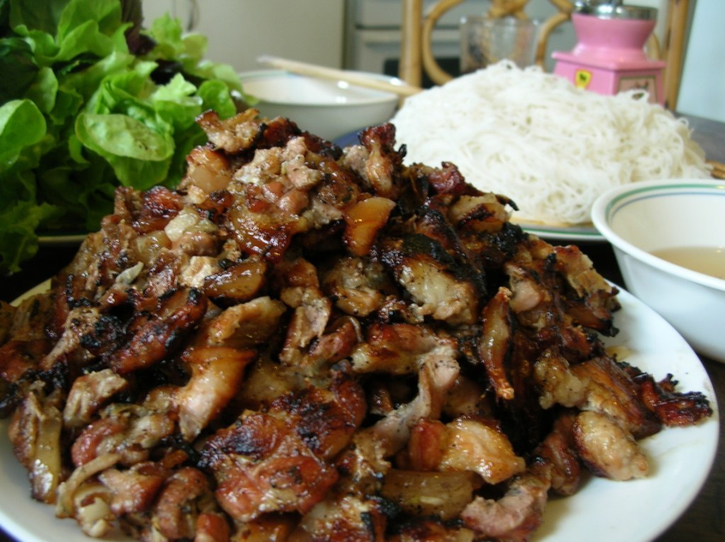 hang khoai-kebab rice noodle-bun cha-best kebab rice noodle in ha noi1