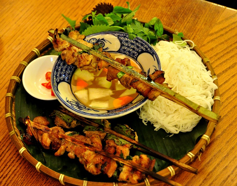 lac long quan-kebab rice noodle-bun cha-best kebab rice noodle in ha noi2