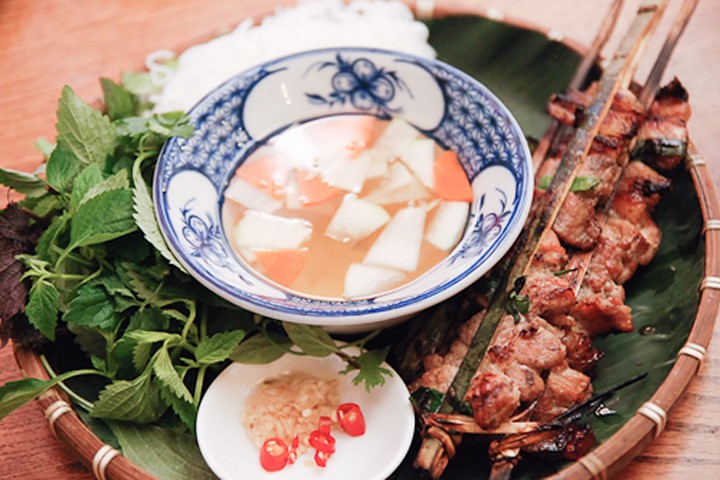 nguyen du-kebab rice noodle-bun cha-best kebab rice noodle in ha noi2
