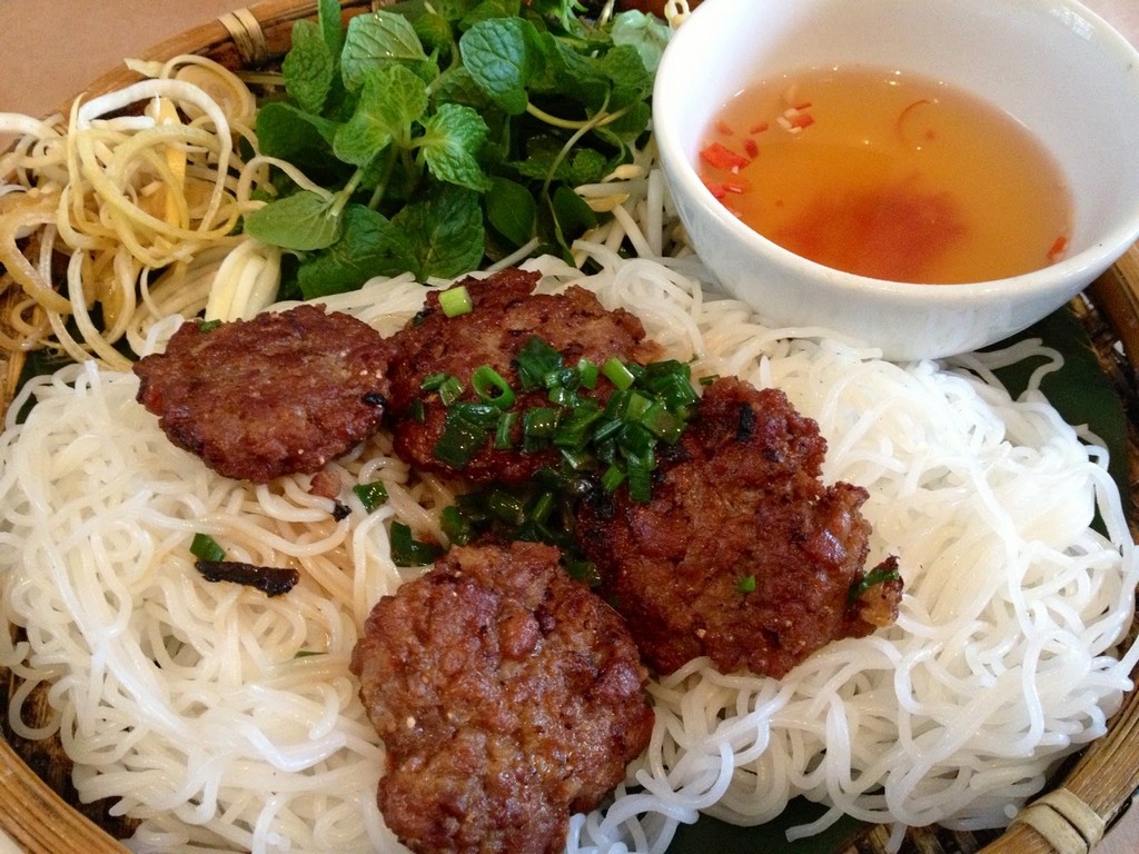 yen bai-kebab rice noodle-bun cha-best kebab rice noodle in ha noi
