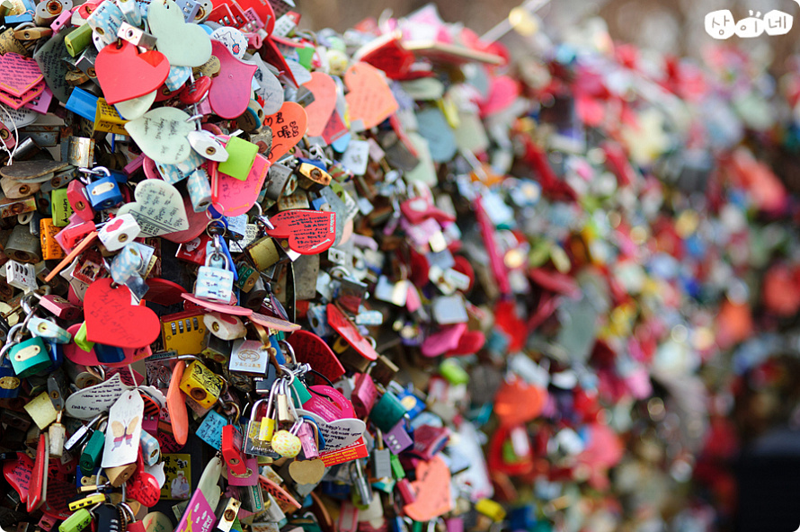 love locks-seoul-tower-love-lock
