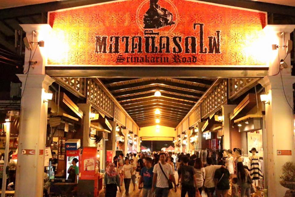 Rod Fai market, Bangko