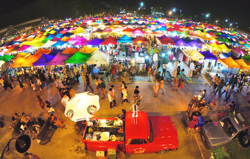 Rod Fai market, Bangkok