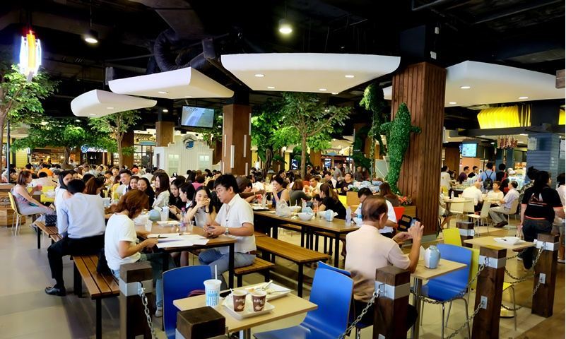 Pier-21-Terminal-21-Food-court-atmosphere