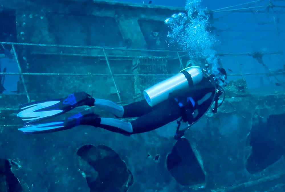 King Cruiser Wreck, Koh phi phi1
