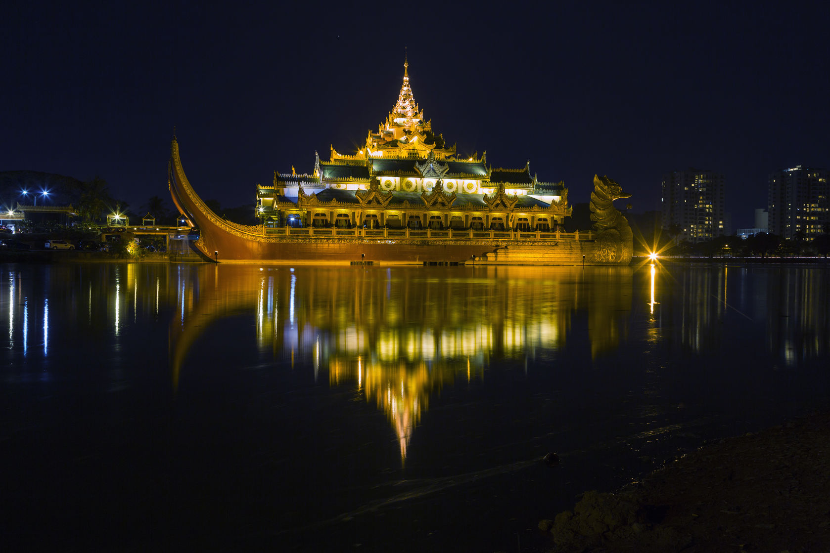 Kandawgyi Lake,Yangon