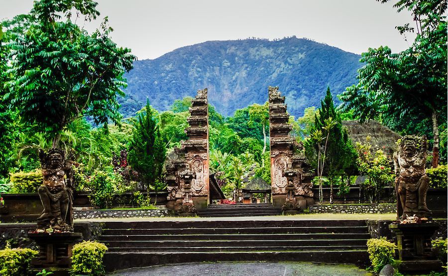 Pura Luhur Batukaru temple bali1