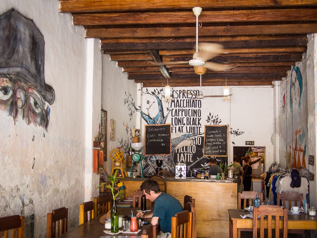 cafe-espresso-kampot-cambodia . Image of top things to do in Kampot blog.
