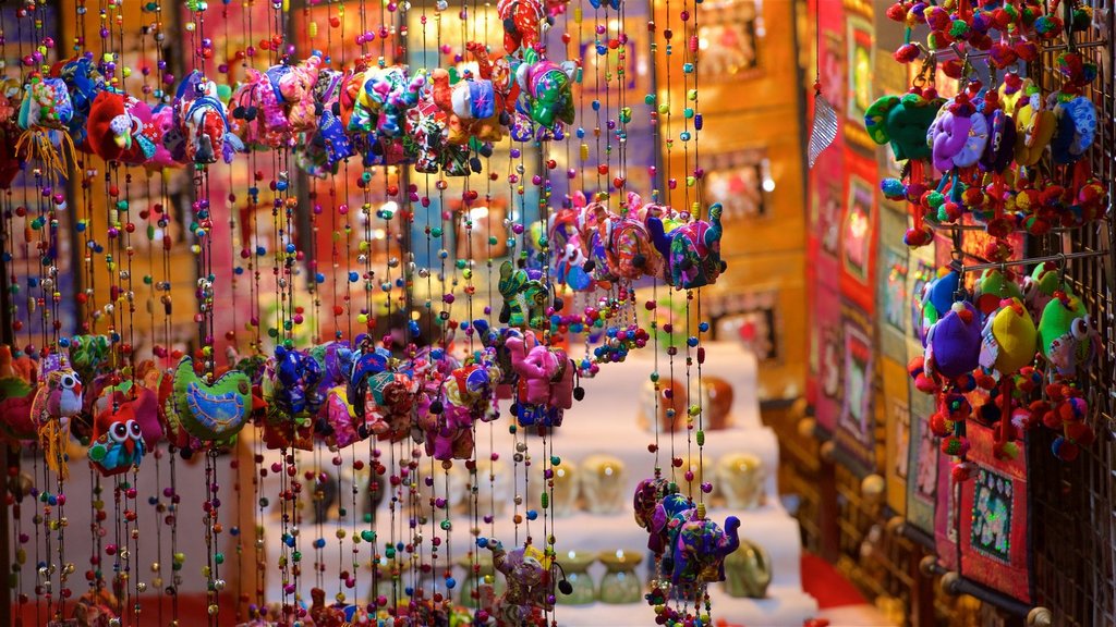 Night Bazaar night market chiangmai thailand4