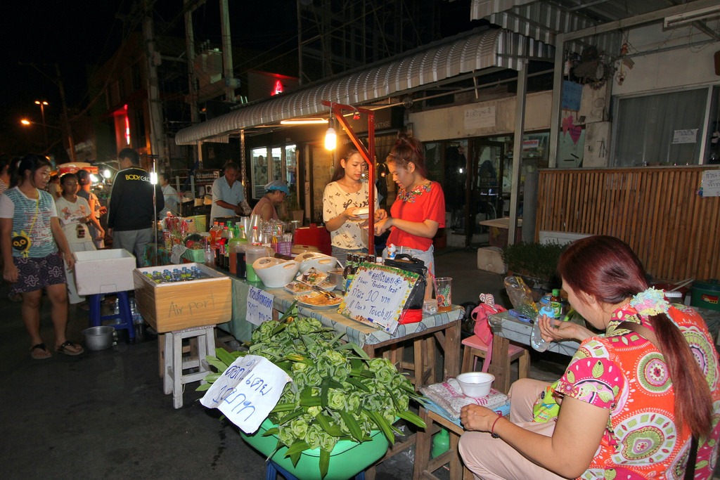 Sompet market chiangmai thailand2