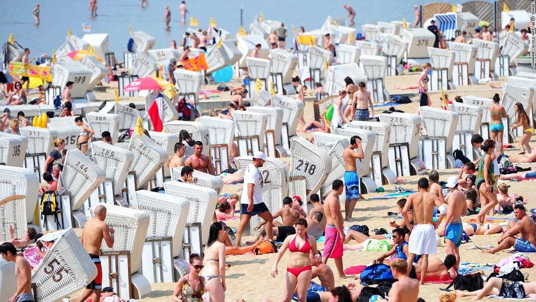 Beach chairs on the white sands of Sylt4