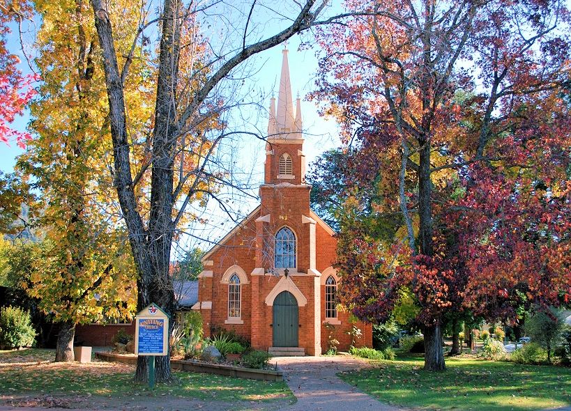 Bright town australia fall foliage places (1)