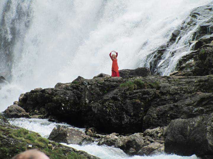 Huldra in Kjosfossen2