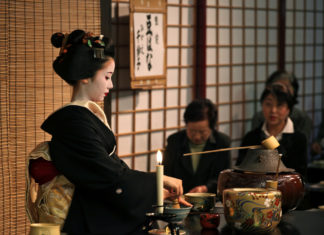 Geisha / Geiko Mamehana tea ceremony in Kyoto