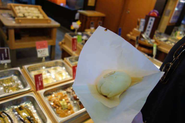 Nishiki-Market-Street-kyoto-things to do in nishiki market kyoto (27)