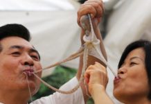 Weird Asian food — 10 famous weird foods in Asia dare you to eat famous Asian dishes challenge the courage of diners (6)