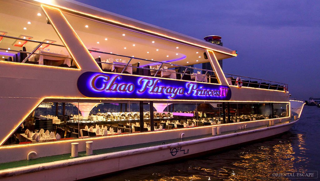 Enjoy dinner on the cruise – best thing to do when travelling to Bangkok (1)