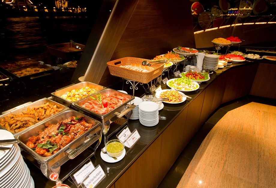 Enjoy dinner on the cruise – best thing to do when travelling to Bangkok (6)