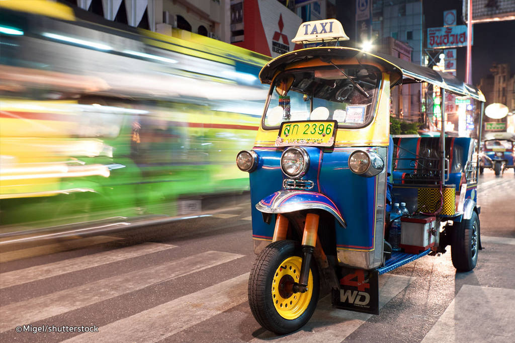 tuk_tuk_temples-in_Thailand