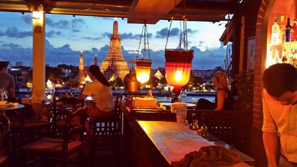 Thai-dining-experiences-Apsara-River-Cruise-Riverside-9