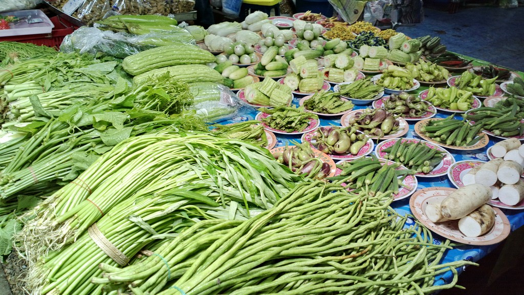 maeklong railway market bangkok maeklong railway market train schedule