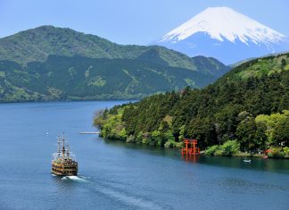 Mt._Fuji_and_Hakone_Day_Tour_from_Tokyo_Including_Lake_Ashi_Cruise