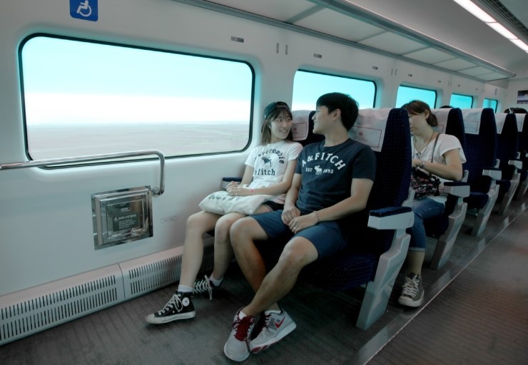 express train of incheon airport Credit: Incheon airport to Seoul blog.