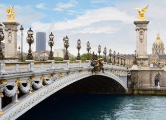 Pont Alexandre III at night
