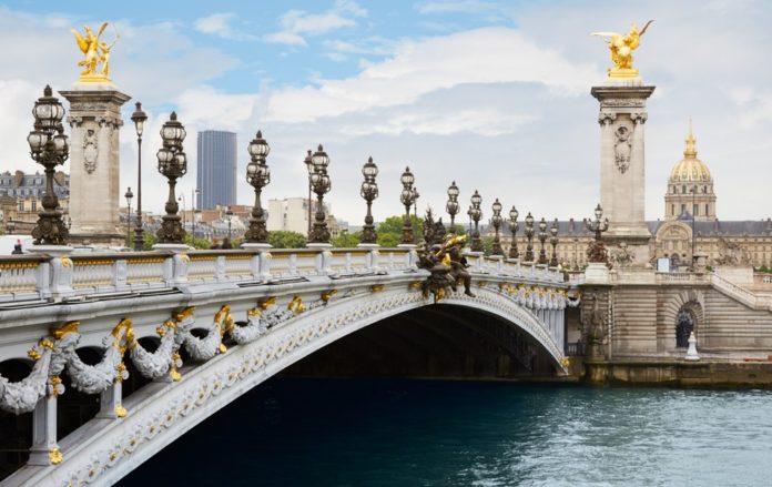 Pont Alexandre III at night