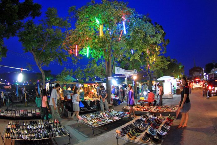 Enjoy-shopping-at-Phukets-most-famous-night-market4 Enjoy-shopping-at-Phukets-most-famous-night-market4