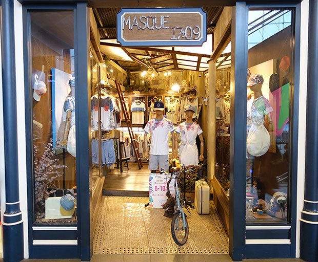 Masque in chatuchak bangkok1 Image by: best shops in Chatuchak market blog.