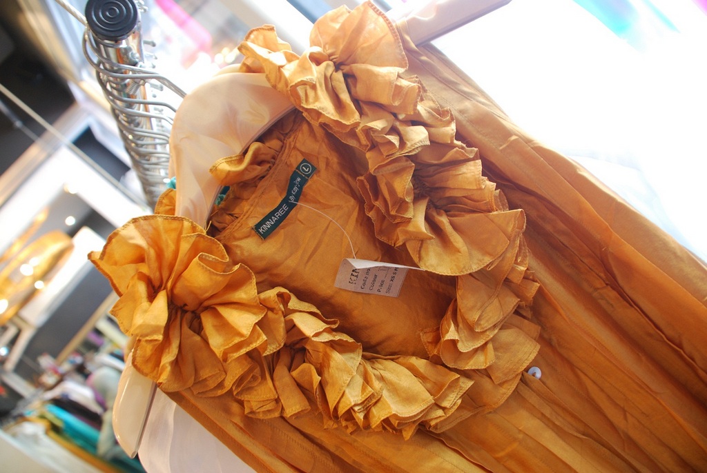 kinnaree silk and linen chatuchak market-the endless market of Bangkok thailand