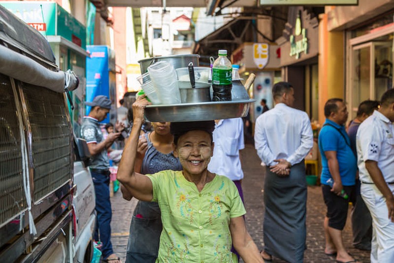 Bogyoke Aung San Market3
