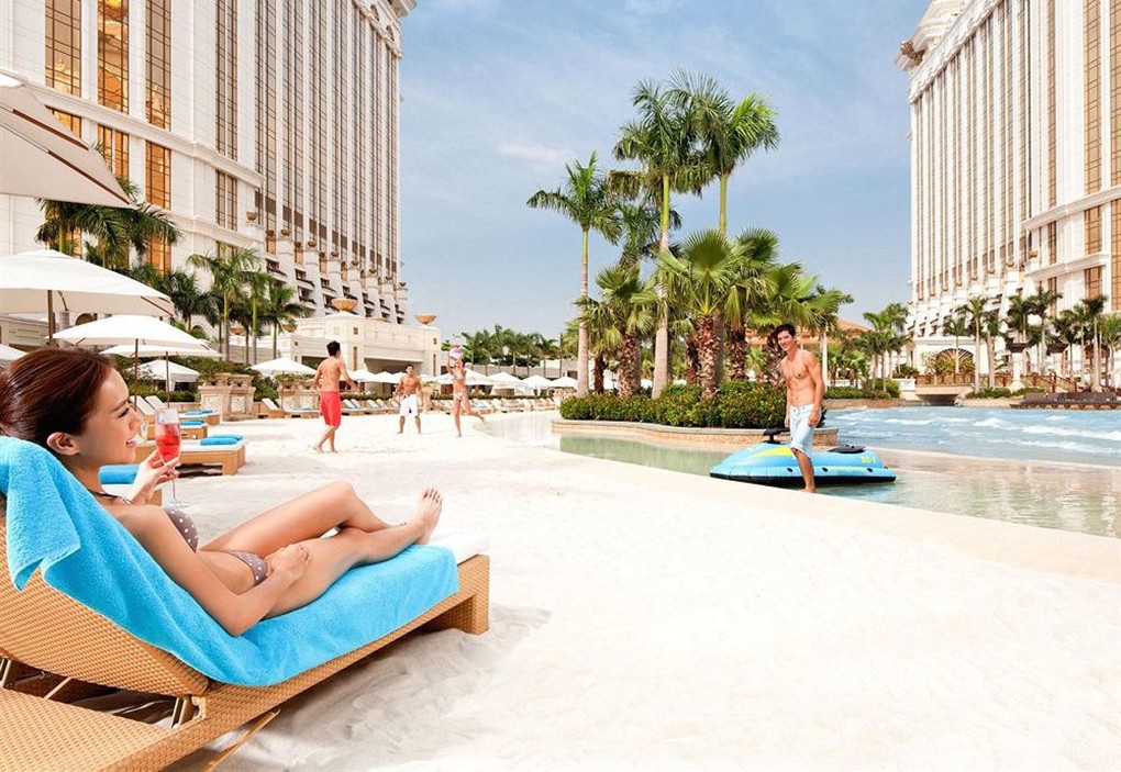 Grand Resort Deck