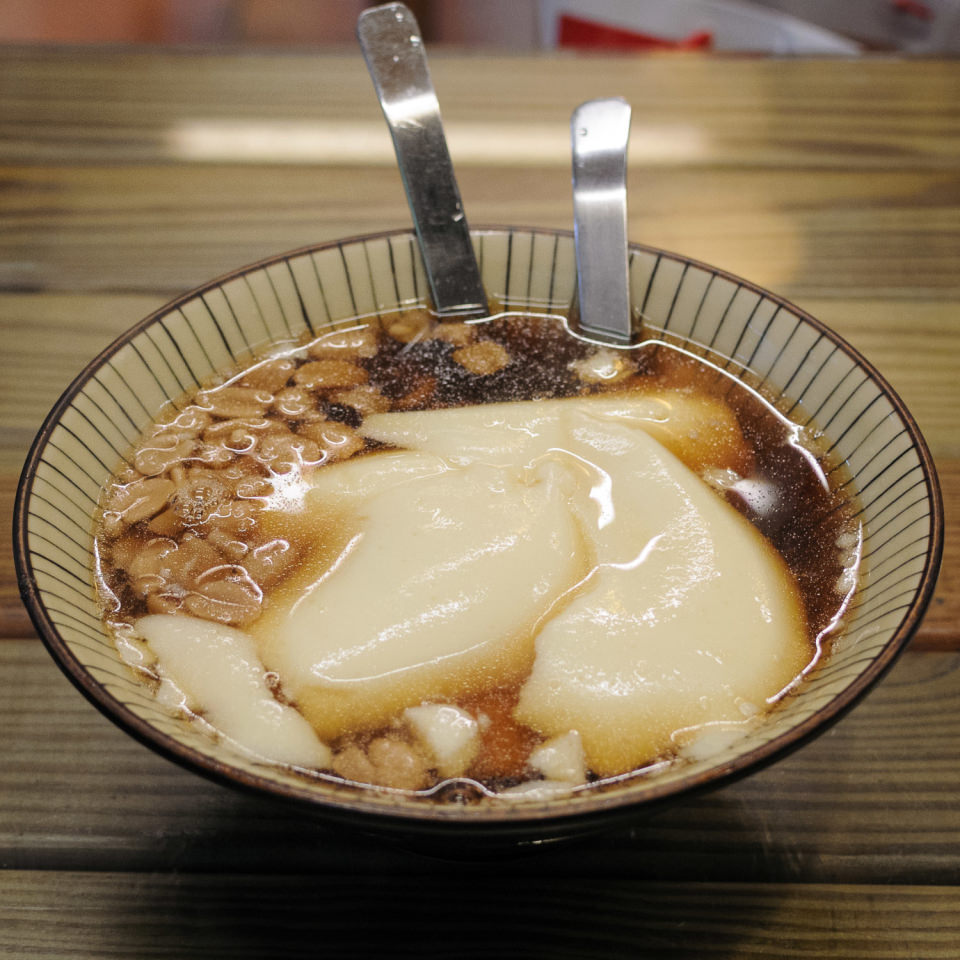 Douhua (tofu pudding) in Taipei, Taiwan