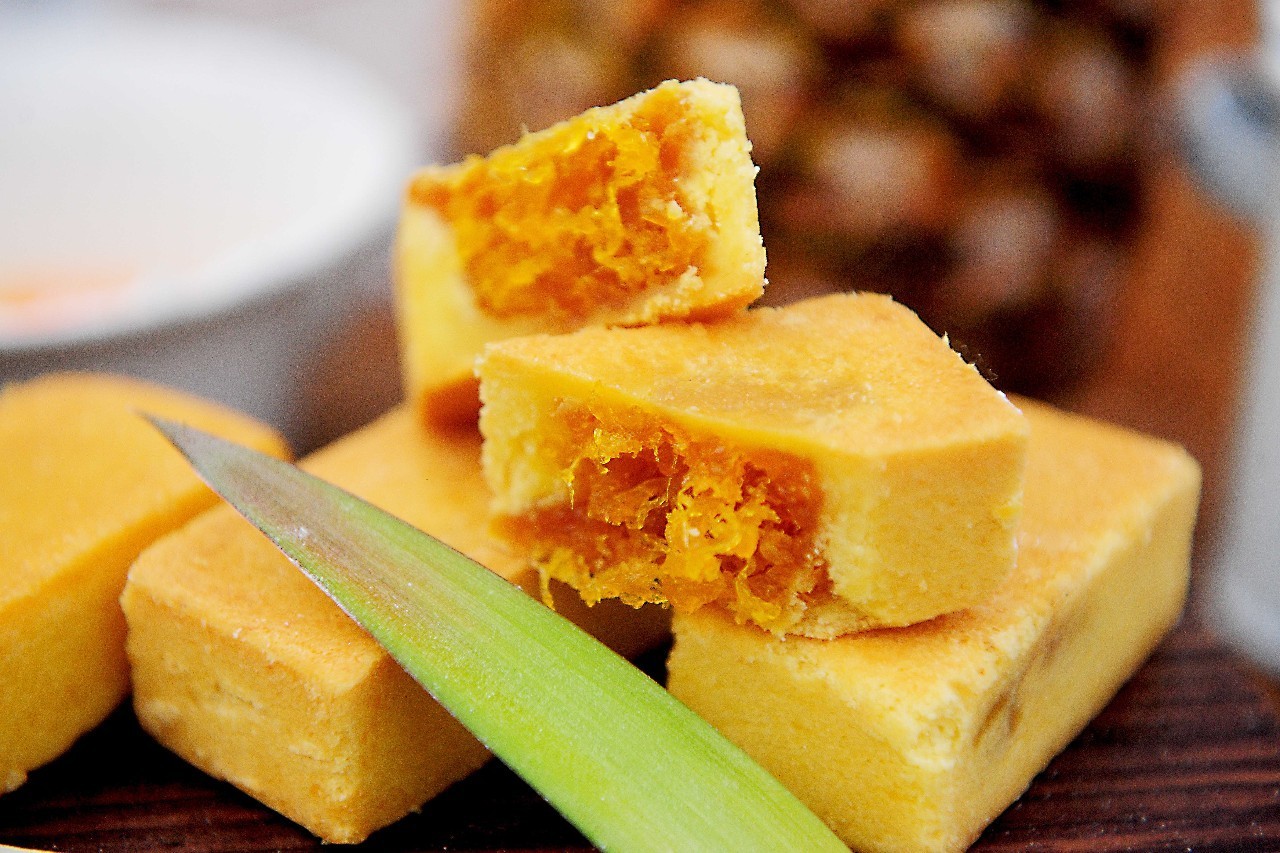 Pineapple cake