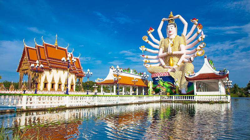 Wat Plai Laem1