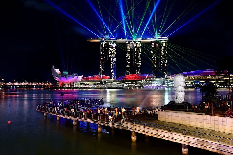 the light show on the shores of Marina Bay