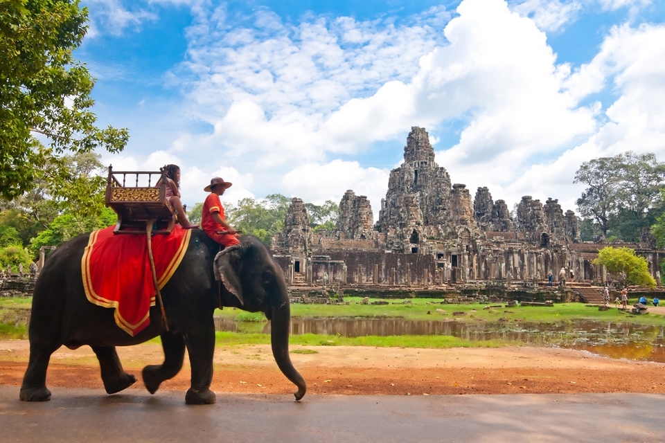 Siem-Reap elephant ride 2