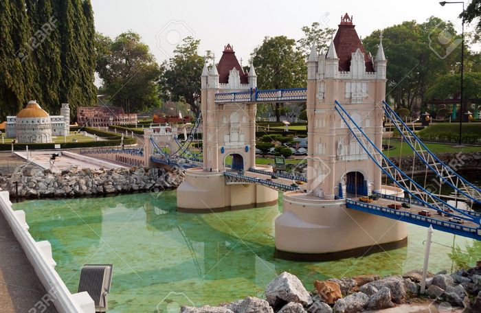 30372429-pattaya-thailand-jan-04-2014-tower-bridgein-mini-siam-park-mini-siam-is-a-famous-miniature-park-attr