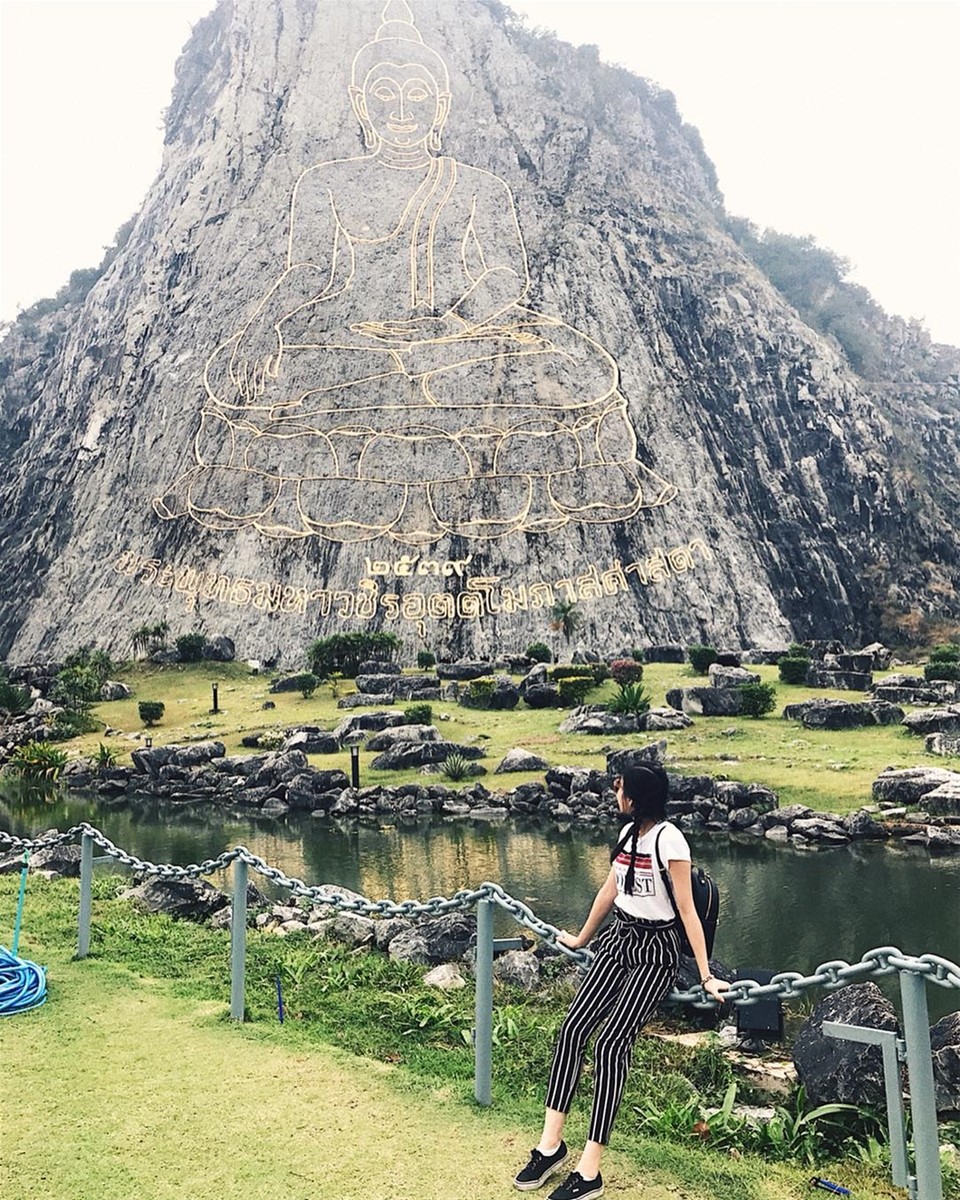 Khao Chee Mountain – The mountain carvings the Giant Buddha image