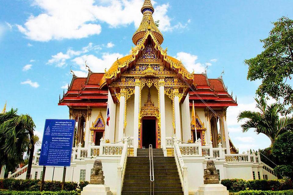 Wat Chaimongkol-pattaya-thailand Photo by: pattaya travel blog.