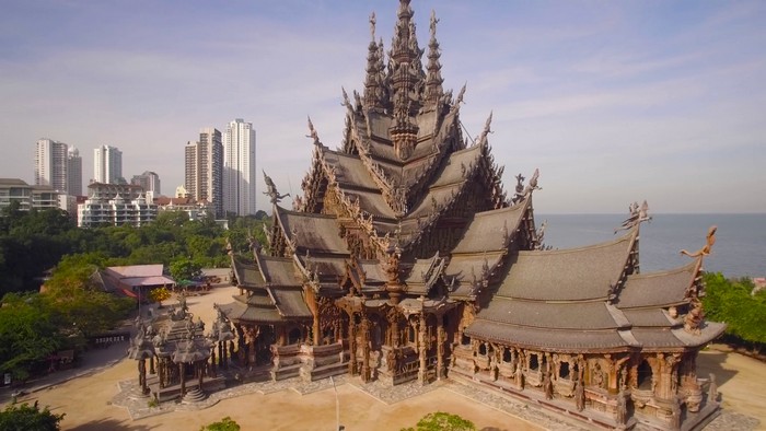 videoblocks-aerial-pullback-shot-of-sanctuary-of-truth-temple-pattaya-thailand_hyxhrzfhtx_thumbnail-full01