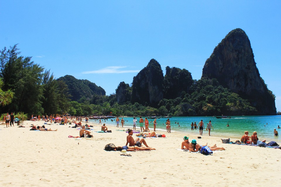 swimming in railay beach1