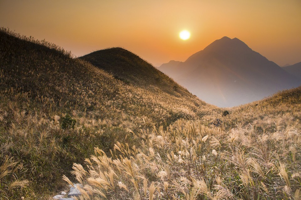 Sunset Peak hiking hong kong best hiking trails in hong kong easy hiking trails in hong kong