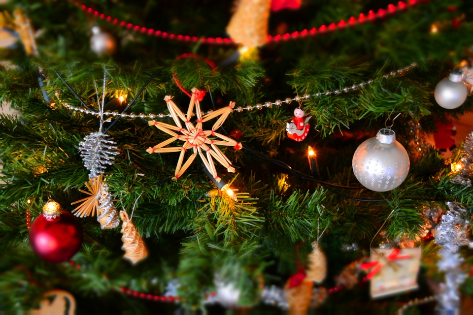christmas tree art Photo by: where to spend christmas in europe 2017 blog.