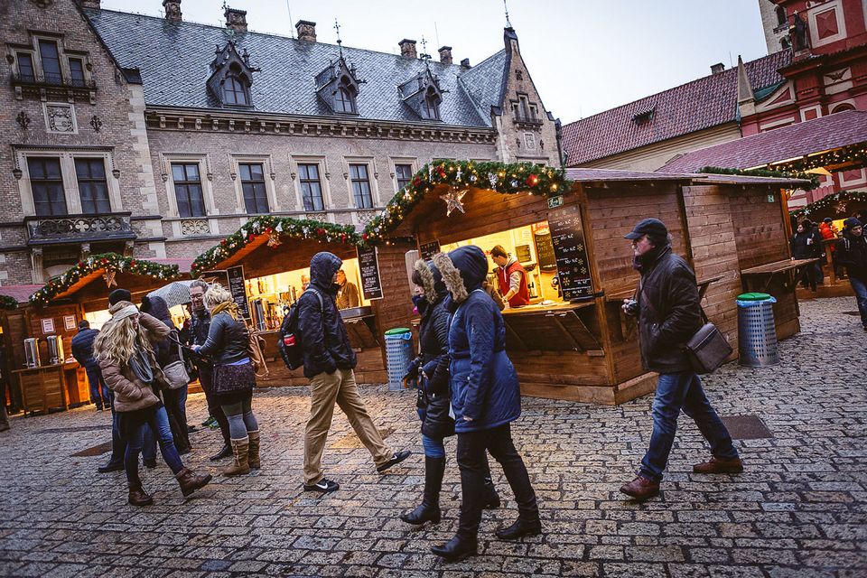 prague christmas market castle6-resize_christmas-in-prague